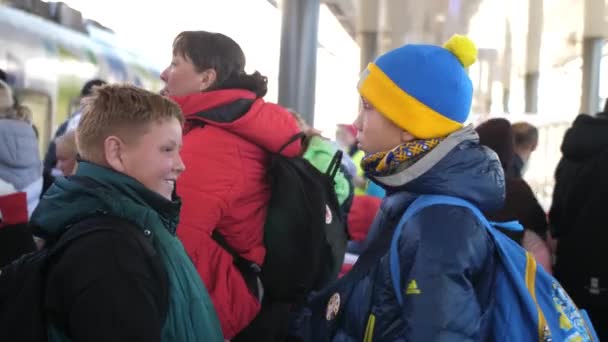 Ukrainian Children Civilian Refugees Waiting Train — Stock Video