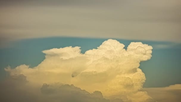 Yellow Colored Clouds Flying Blue Sky Sunset Time Time Lapse — Vídeo de Stock