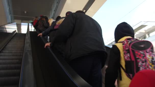 Escalator Carrying Passengers Refugees Escaped Ukraine — Vídeo de stock
