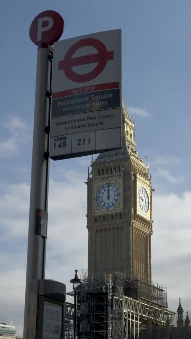 Vertical Video Sign Indicating Bus Stop Parliament Square Background Filled — Stockvideo