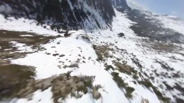 令人难以置信的视频表明 无人驾驶飞机高速飞越比利牛斯山脉雪地的风景 安道尔 空中飞艇 — 图库视频影像