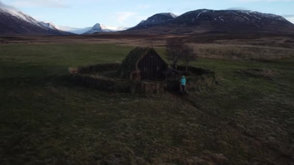 Flygfoto Grafarkirkja Islands Äldsta Kyrka — Stockvideo