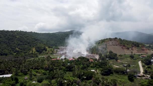 Clouds Smoke Billowing Rubbish Trash Garbage Being Burned Landfill Tip — Vídeos de Stock