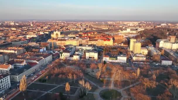 Beautiful Park Trees Autumn Colors Middle City Budapest Golden Hour — Wideo stockowe