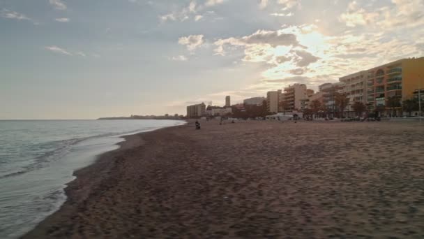 Benalmadena Letecká Pláž Dolly Při Západu Slunce Jižně Španělska — Stock video