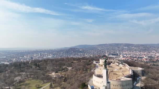 Large Green Liberty Freedom Statue Built Next Citadella Populous Hungarian — Video Stock