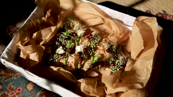 Boutonnieres Handgjorda Med Höstfärger Gjutna Med Vackert Solljus Silkespapper Liten — Stockvideo