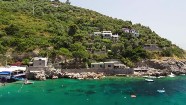 Αεροφωτογραφία Κηφήνας Όμορφη Παραλία Της Punta Campanella Στην Καμπανία Ιταλία — Αρχείο Βίντεο