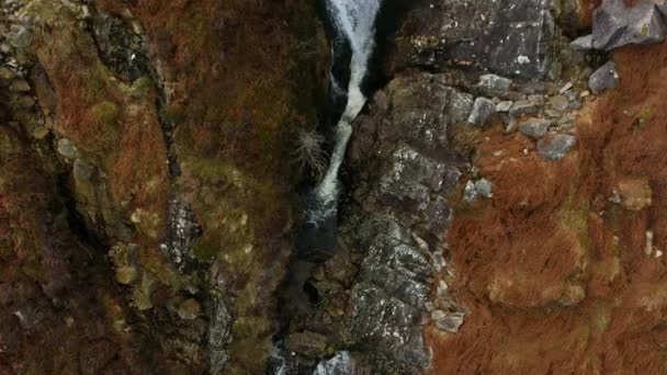 Carawaystick Waterfall Glenmalure Wicklow Irland Februari 2022 Drönare Fågelperspektiv Följer — Stockvideo