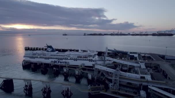 Bcferries Ferry Docked Tsawwassen Vancouver Terminal Sunset British Columbia Canada — стоковое видео