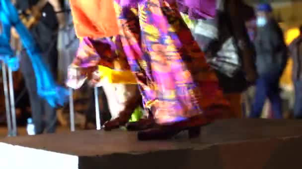 Одеться Туфли Двух Женщин Танцующих Местных Костюмах День Смерти Гуанахуато — стоковое видео