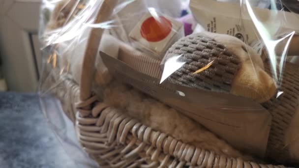 Mother Baby Shower Wicker Gift Basket Fluffy Plush Toys Parenting — Vídeo de stock