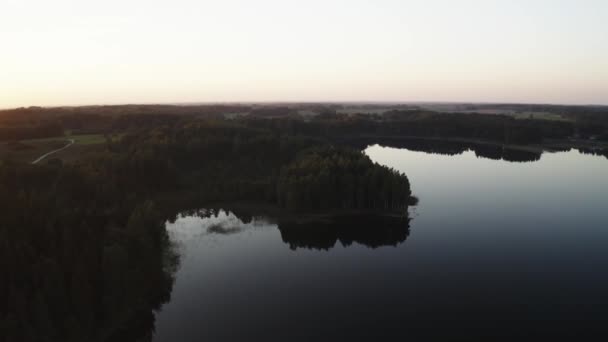 Sunset Drone Tiro Lagos Florestas Verdes Durante Dia — Vídeo de Stock