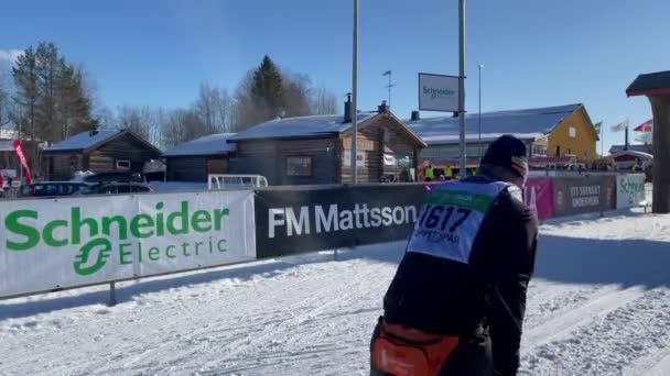 Cross Country Skiers Arriving Risberg Third Stop Vasaloppet Ski Race — Wideo stockowe