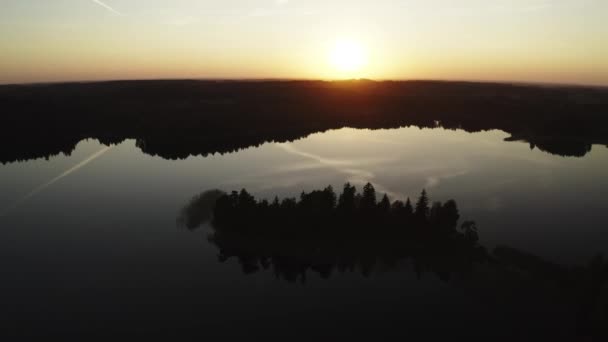 Tramonto Drone Colpo Lago Foreste Verdi Durante Giorno — Video Stock