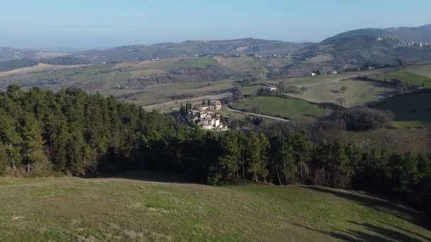 Village Italien Derrière Forrest Révélant Journée Ensoleillée Début Printemps Marken — Video