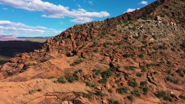 Red Rock Mountains Sedona Desert Town Arizona Usa Aerial Tilt — стокове відео