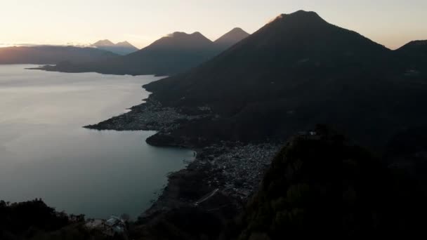 日没のグアテマラのロストロ マヤとサンタクララ ラグーナの風景 — ストック動画