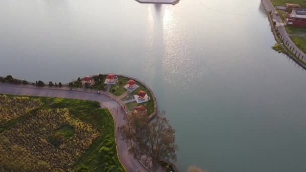 Vista Aérea Panorámica Costa Laguna Chignahuapan Con Puertos Deportivos Agua — Vídeos de Stock
