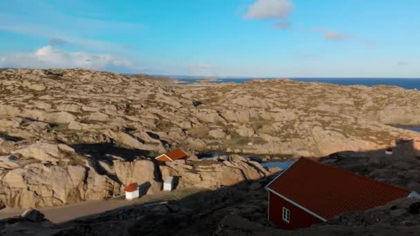 Kleine Huizen Bij Kliffen Aan Zuidelijkste Kustlijn Lindesnes Agder Noorwegen — Stockvideo