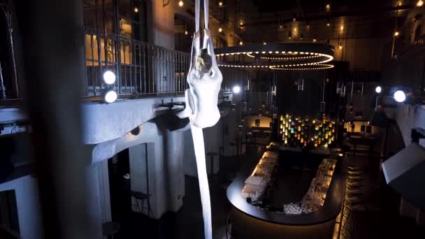 Female Aerialist Doing Front Split Pose Silks Bar Club — Vídeo de Stock