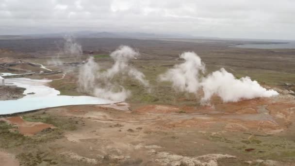 Luftaufnahme Des Geysirs Gunnuhver Mit Weißer Dampfdrohne Von Island Aus — Stockvideo