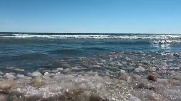 View Ice Slush Being Pushed Lake Michigan — Video Stock