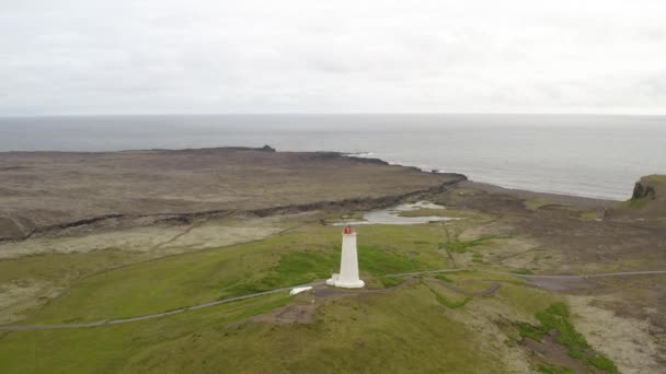Aerial Drone View Circles Reykjanesviti Lighthouse Expansive Field Reykjanes Peninsula — Vídeos de Stock
