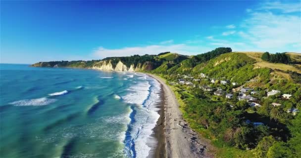 Aerial View Coastline Gore Bay New Zealand Green Farmland Hills — Stockvideo