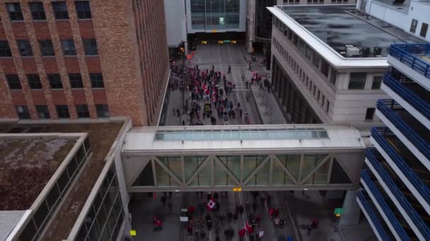 Crowd Marching Street Flyover Bridge Pulling Out Calgary Protest 12Th — Vídeos de Stock