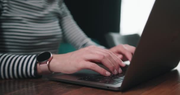 Working Typing Macbook Home — Stok Video