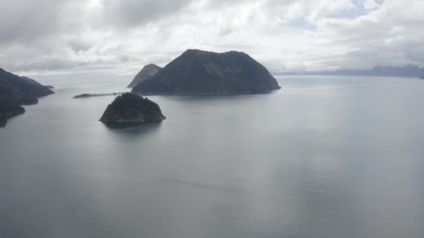 Flying Mavic Pro Drone Orca Island Resurrection Bay Right Seward — стоковое видео