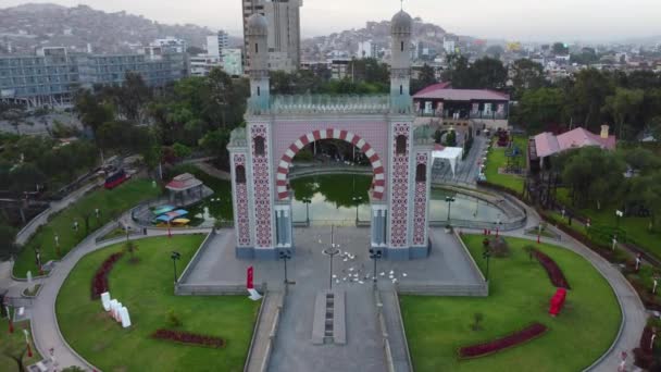 Peru Lima Daki Bir Parkın Görüntüsü Atış Iki Kule Arasındaki — Stok video