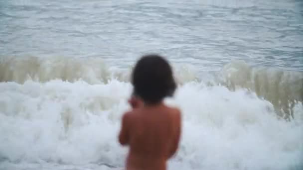 Young Child Dancing Front Ocean Waves Beach — Wideo stockowe