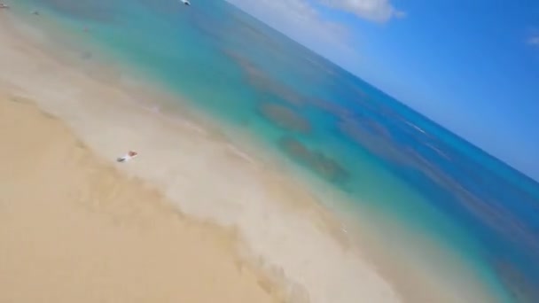 Prachtige Azuurblauwe Caribische Zee Met Pleziervaartuigen Punta Popy Strand — Stockvideo