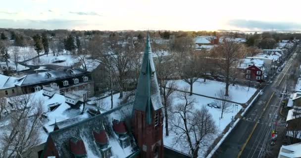Lititz Pennsylvania Kış Karında Çekim Yapıyor Hava Yörüngesi Hıristiyan Kilisesine — Stok video