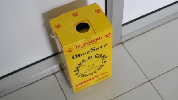 Yogyakarta Indonesia Feb 2022 Sharps Disposable Boxes Rigid Boxes Lid — Vídeo de stock