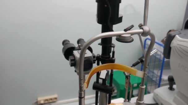 Biomicroscopio Microscopio Con Una Luz Brillante Utilizado Durante Examen Ocular — Vídeo de stock