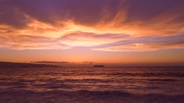 Romántica Puesta Sol Frente Mar Las Playas Invitan Las Parejas — Vídeos de Stock