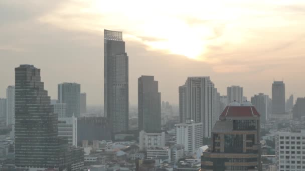 Güneş Batarken Bangkok Şehrinin Kuş Bakışı Görüntüsü — Stok video