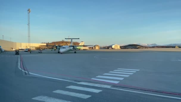 Bodo Norway Mar 2018 Domestic Propeller Aircraft Airport — Wideo stockowe