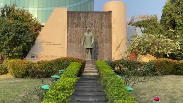 Statue Siddhartha Shankar Ray Chief Minister West Bengal Fountain Background — стокове відео