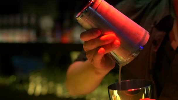 Bartenders Hands Tipping Drops Freshly Mixed Cocktail Stainless Steel Cocktail — Video Stock