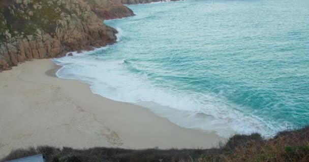 Quiet Cove Porthcurno Beach Cornwall England Wide Shot — ストック動画