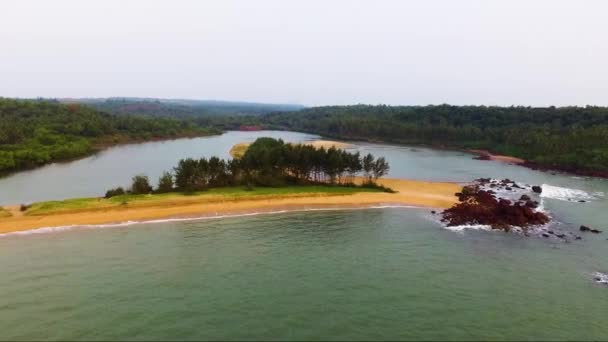 Disparo Dron Playa Río Galgibagh Sur Goa India — Vídeo de stock