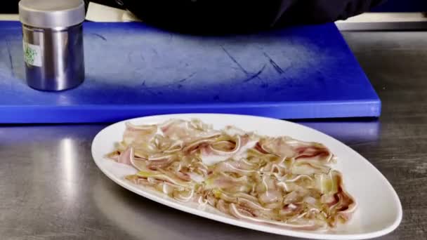 Pepervlees Carpaccio Een High Cuisine Restaurant — Stockvideo