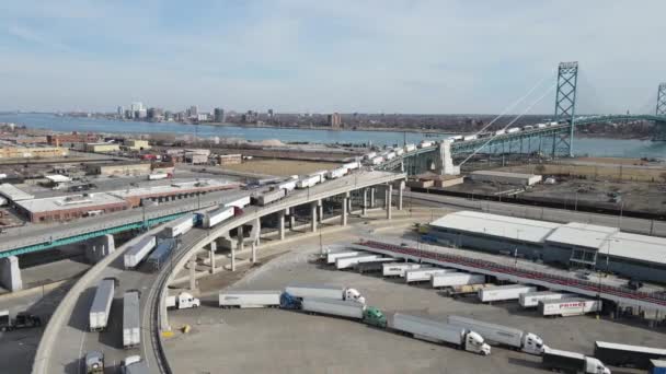 Ambassador Bridge Full Trucks Passing Canada Detroit Aerial View — Stock video