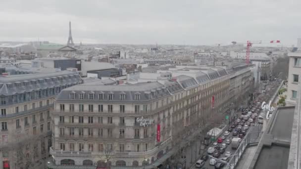 以埃菲尔铁塔为背景的巴黎城市景观 — 图库视频影像