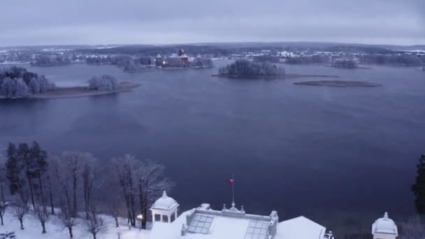 Drone Luchtbeelden Van Het Trakai Manor Winter Tijd Nacht Met — Stockvideo