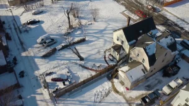 Aerial Pullback Revela Vecindario Englewood Frío Día Invierno — Vídeos de Stock
